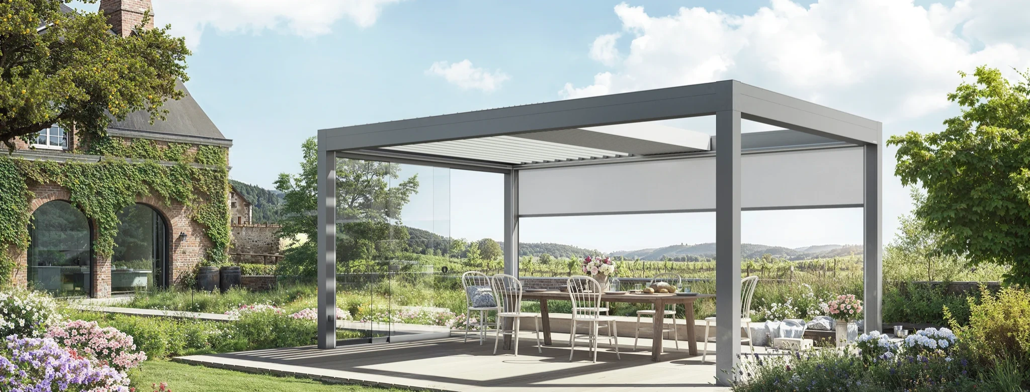 Freistehende Terrassenüberdachung im Garten